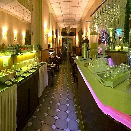 Apollo Hotel 3*
